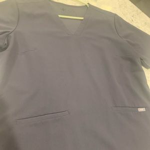 Figs women’s 3 pocket top. New